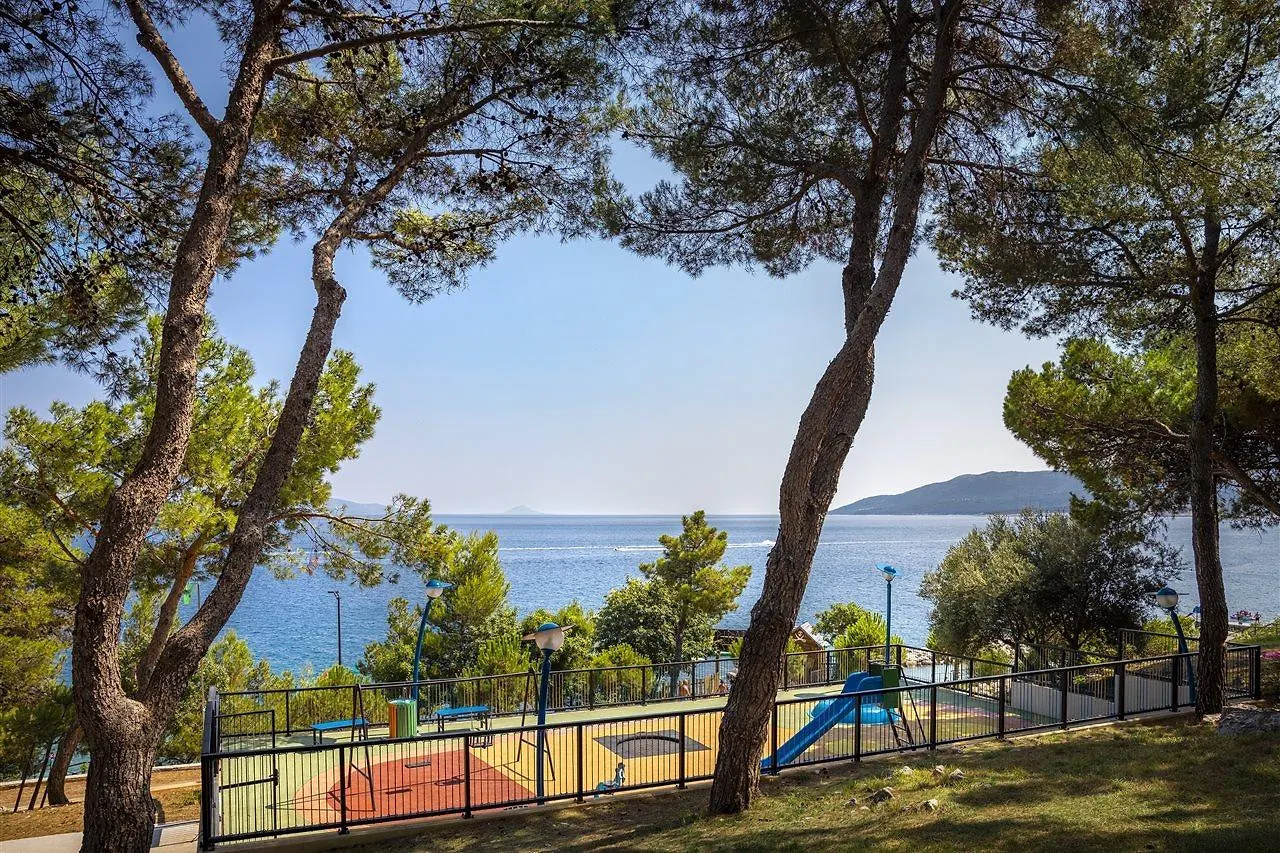 Valamar Bellevue Resort 라벡 4*,